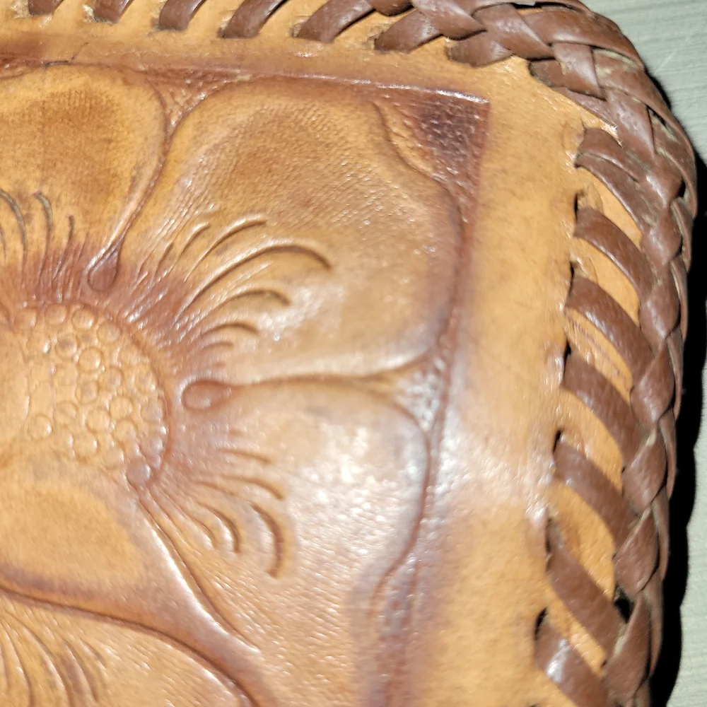 Vintage Tooled Leather Wallet - Picture 4 of 8